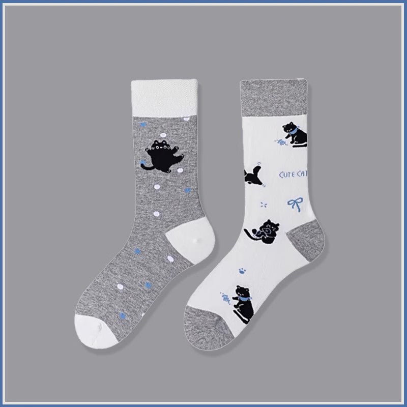 These Black Cat Pattern Socks are made of soft, breathable cotton with a fun and detailed cat design. Perfect for daily wear or as a cute gift for cat lovers.