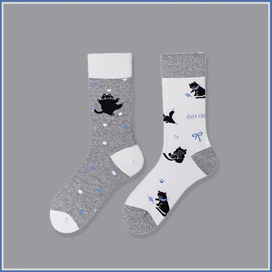 These Black Cat Pattern Socks are made of soft, breathable cotton with a fun and detailed cat design. Perfect for daily wear or as a cute gift for cat lovers.