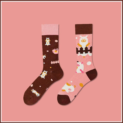 Cute pig pattern cotton crew socks, unisex fun cartoon animal design for everyday wear.
